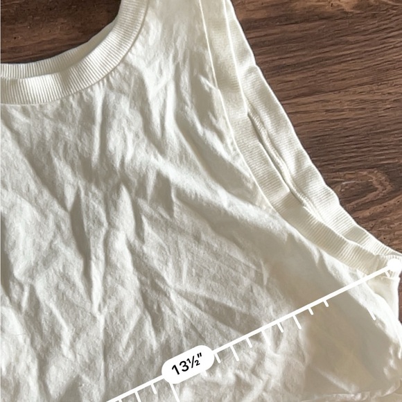 Divided H&M white cropped muscle tee tank - Picture 3 of 4